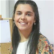 Estudiante de magisterio preparada para dar clases a alumnos de primaria.